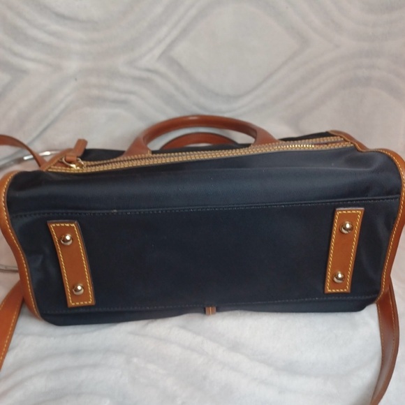 Dooney & Bourke Vintage Bag Like New! - Picture 5 of 7